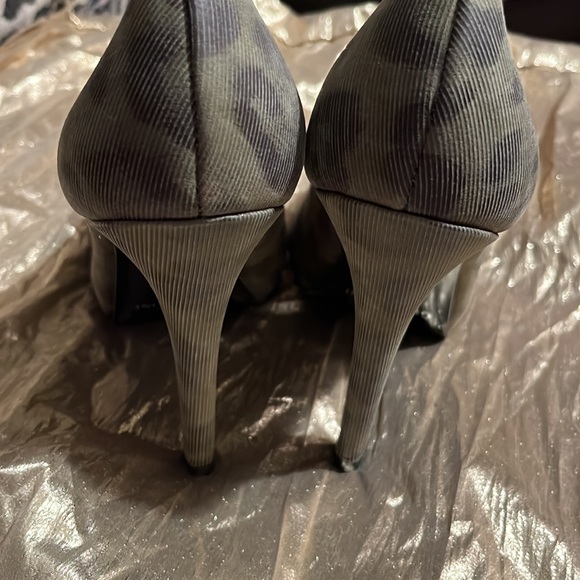 Leather animal print size 10 - Picture 3 of 8